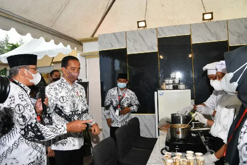 Presiden Jokowi Apresiasi Kreativitas Siswa SMK PGRI 1 dan SMK PGRI 2 Kudus pada Acara Puncak Peringatan HUT PGRI ke-77 dan HGN 2022